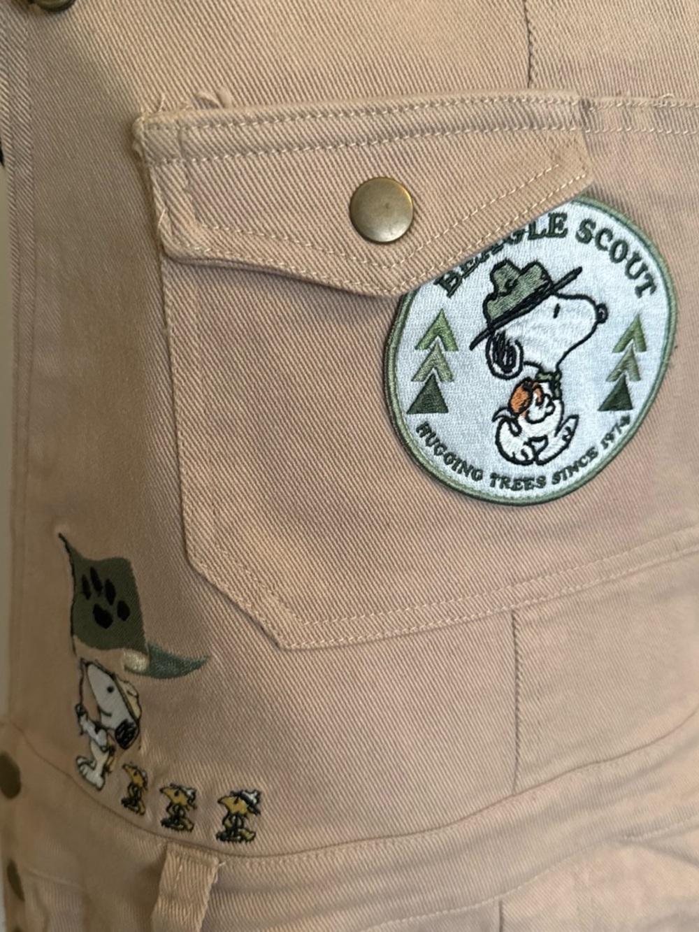 NWT BoxLunch Peanuts Snoopy Beagle Scout Camping Shortall Overalls L - Picture 2 of 7